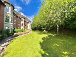 Rear Communal Gardens - click for photo gallery